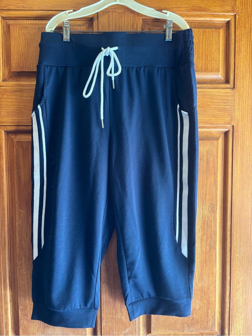 Halara High Waisted Drawstring Stripe Capri Casual Joggers with Pockets - NEW